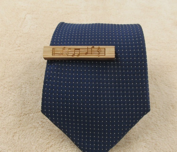 Spona na kravatu s potiskem notové osnovy