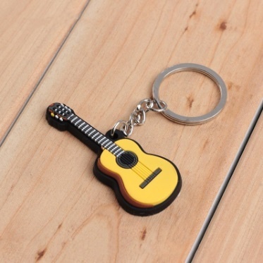 Přívěsek na klíče model kytary žlutá barva