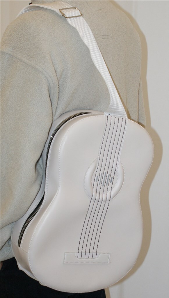 Taška ve tvaru kytary - bílá barva