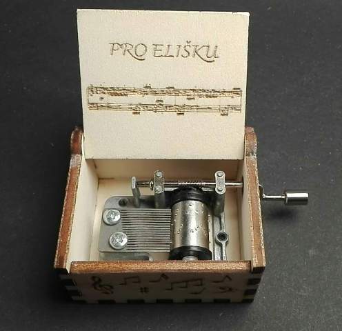 Hrací strojek hraje Pro Elišku od Ludwig van Beethoven