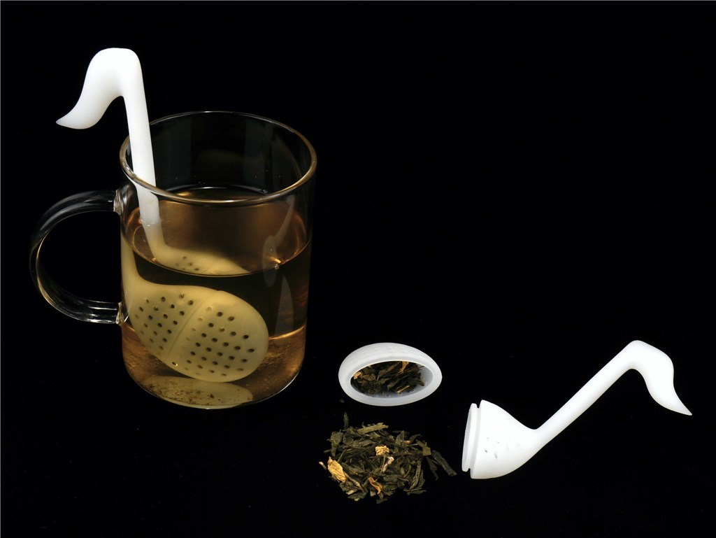 Sítko na čaj Quaver - bílé silikonové 14 cm