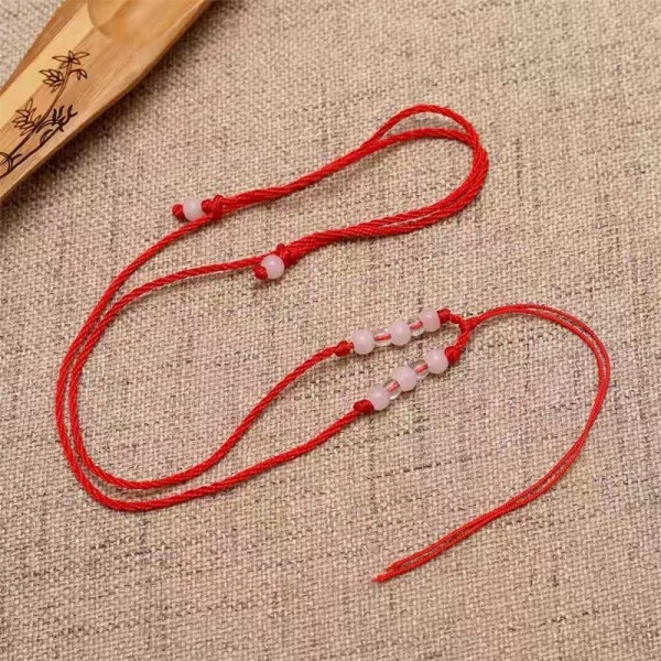 Červený ručně tkaný náhrdelník s korálkovým límcem DIY pro kalimbu