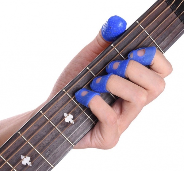 Silikonový chránič peřinek pro hráče pro kytaru nebo ukulele tmavě modrá barva