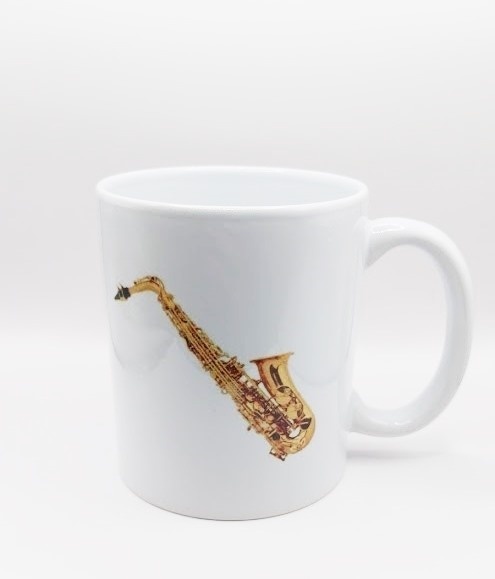 Hrnek s potiskem barevného hudebního nástroje saxofón