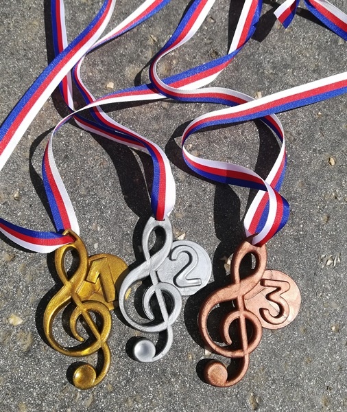 Medaile houslový klíč stříbrná barva